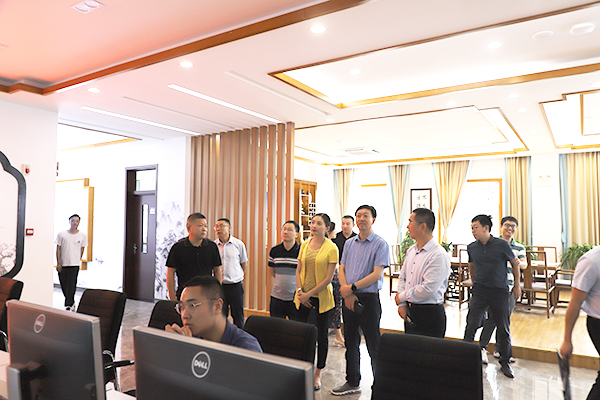 1627281808457319.jpg 附件2:參觀(guān)監(jiān)控室.JPG